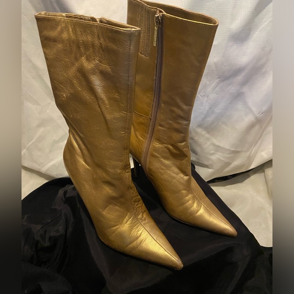 Leather boots.Super sexy, comfy. Metallic gold & glamorous.Worn 1 New Year’s Eve - Picture 6 of 14